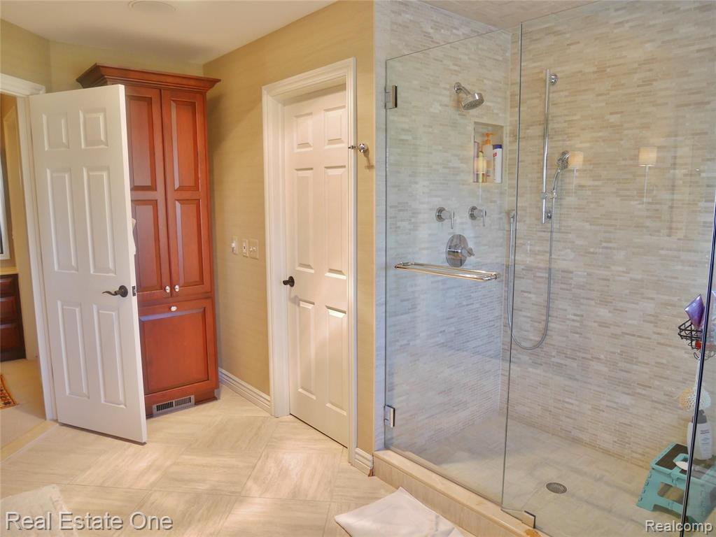 5846 CLEARVIEW Drive, Troy, MI 48098 — Photo 27