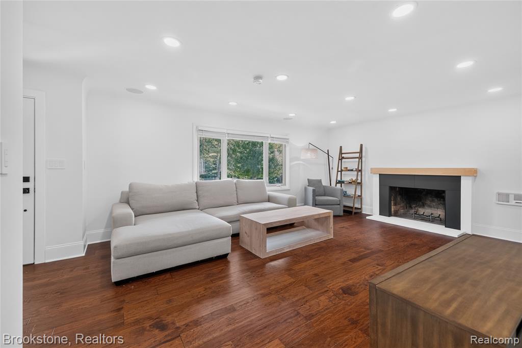 2768 Hillendale Drive - Photo 4