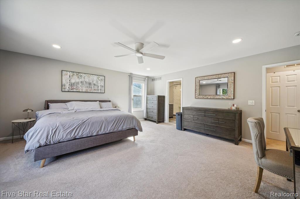 490 CLAYBURN Boulevard, Waterford, MI 48327 — Photo 22