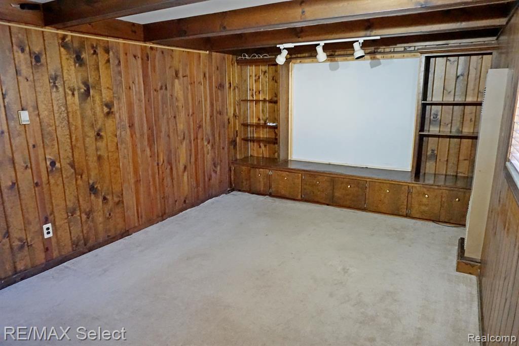 570 SHOREVIEW Drive, Waterford, MI 48328 — Photo 23