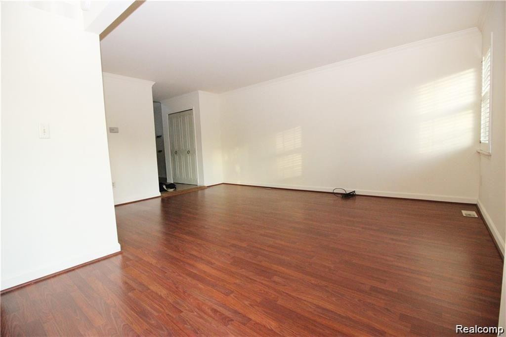 5727 NORTHFIELD Parkway, Troy, MI 48098 — Photo 5