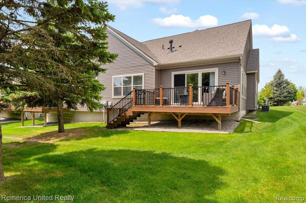 8057 Timber Trail, White Lake, MI — Photo 30