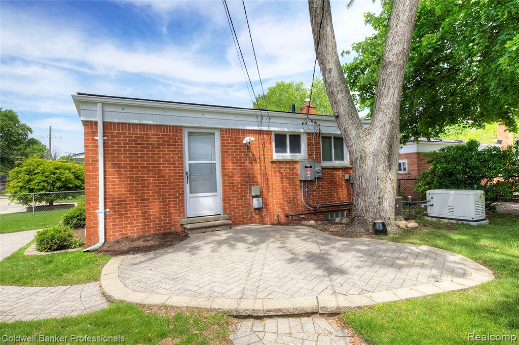 702 Woodlawn Avenue, Royal Oak, MI 48073 — Photo 38
