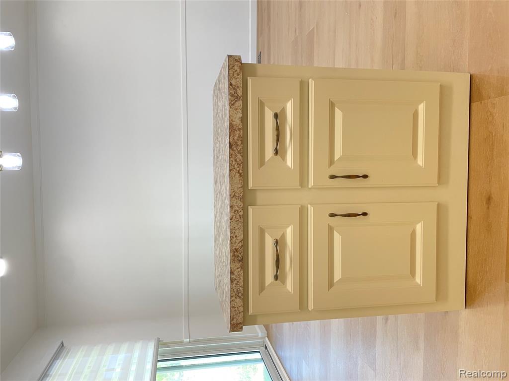 32827 DOVER Avenue, Warren, MI 48088 — Photo 15