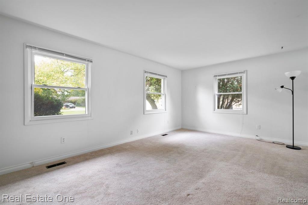 4985 BUTLER Drive, Troy, MI 48085 — Photo 6