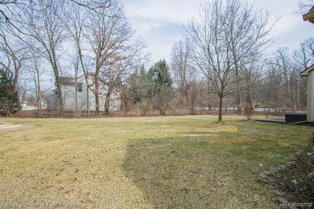 2569 MAPLE FOREST Drive, Wixom, MI 48393 — Photo 32