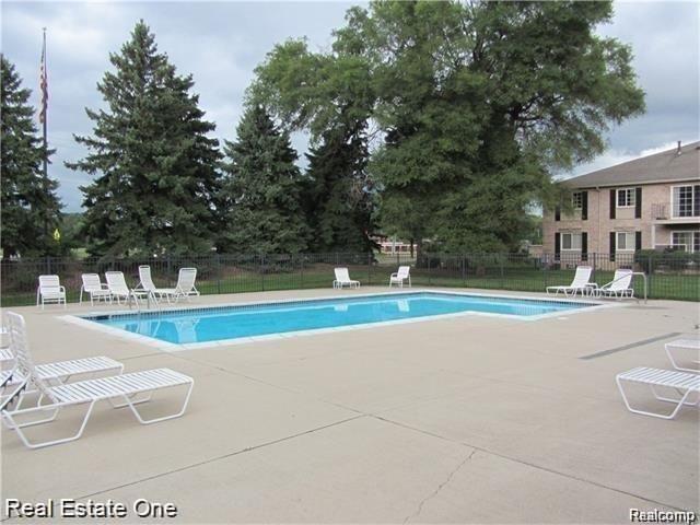 6121 ORCHARD LAKE, 202, West Bloomfield, MI — Photo 18