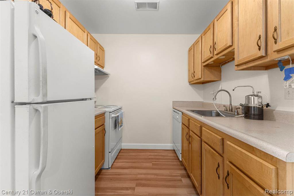 10037 Allen Pointe Drive, Allen Park, MI 48101 — Photo 12