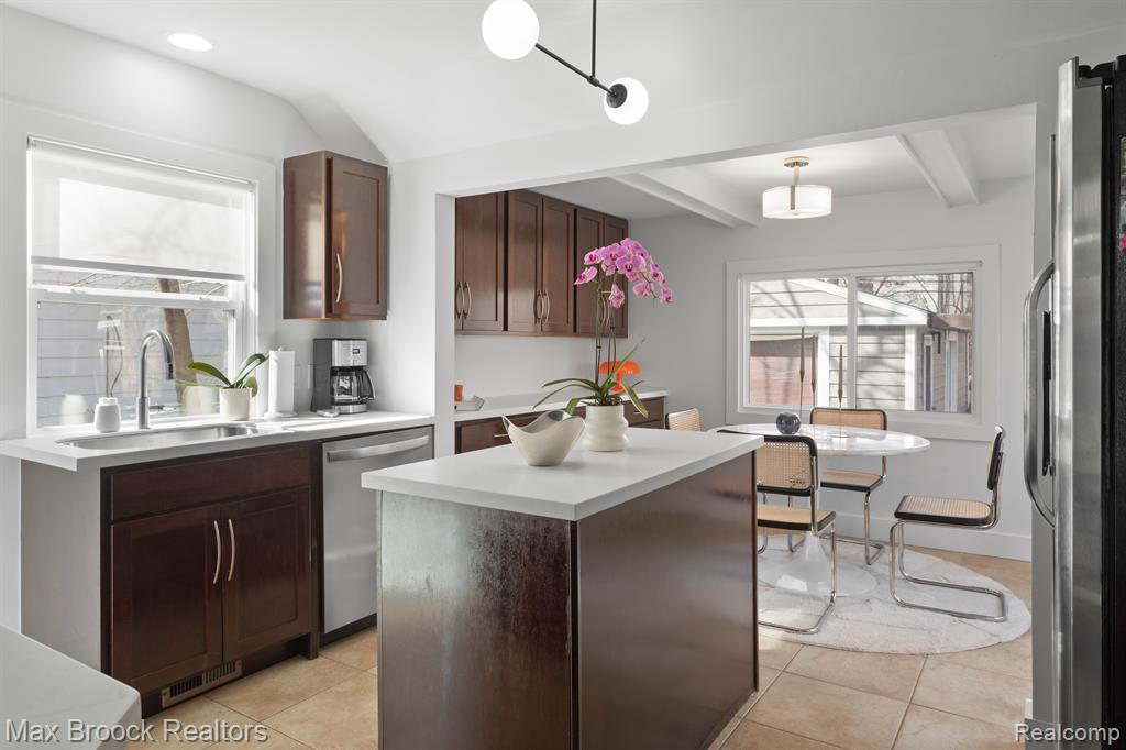 850 W LINCOLN Street, Birmingham, MI 48009 — Photo 10