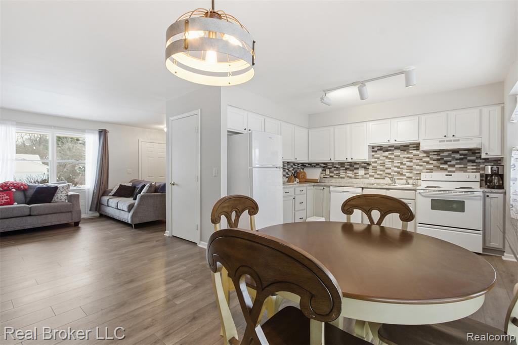 8152 Fox Hollow Road, Goodrich Vlg, MI — Photo 5