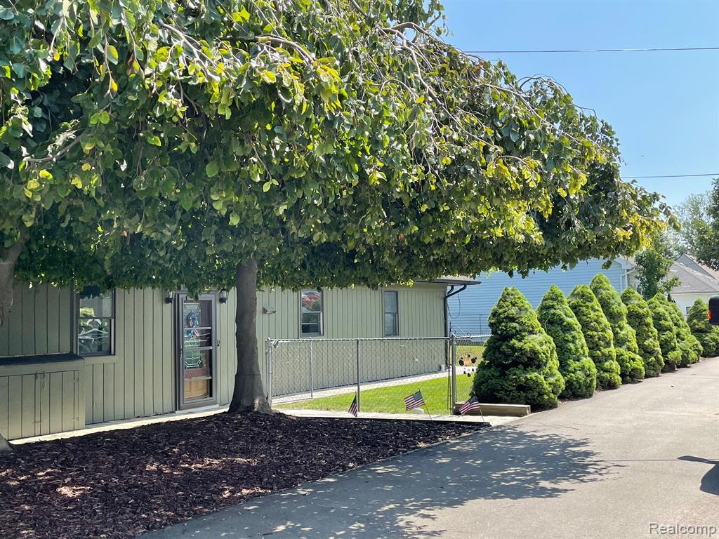 46070 EDGEWATER Drive, Chesterfield, MI, 48047