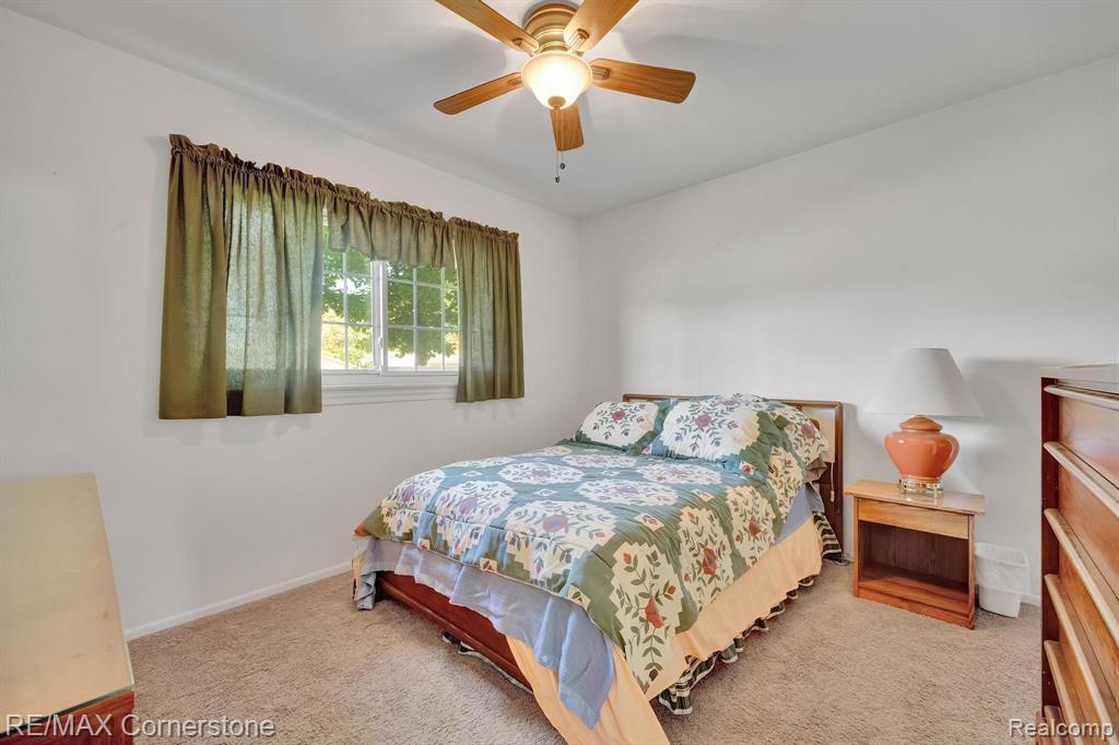 697 WORCHESTER Street, Westland, MI 48186 — Photo 12