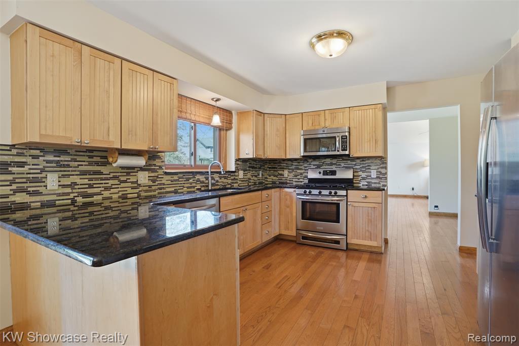 2015 Huntingdon Drive, Wixom, MI 48393 — Photo 11