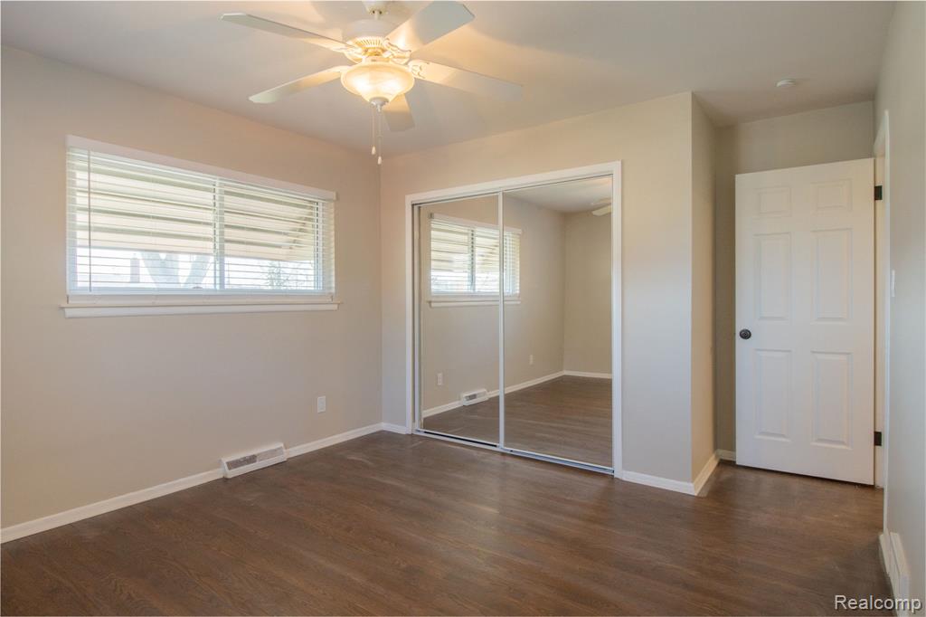 30705 Longfellow Avenue, Madison Heights, MI 48071 — Photo 11