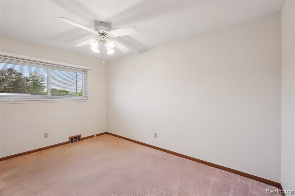 54829 Starlite Drive, Shelby Twp, MI 48316 — Photo 25