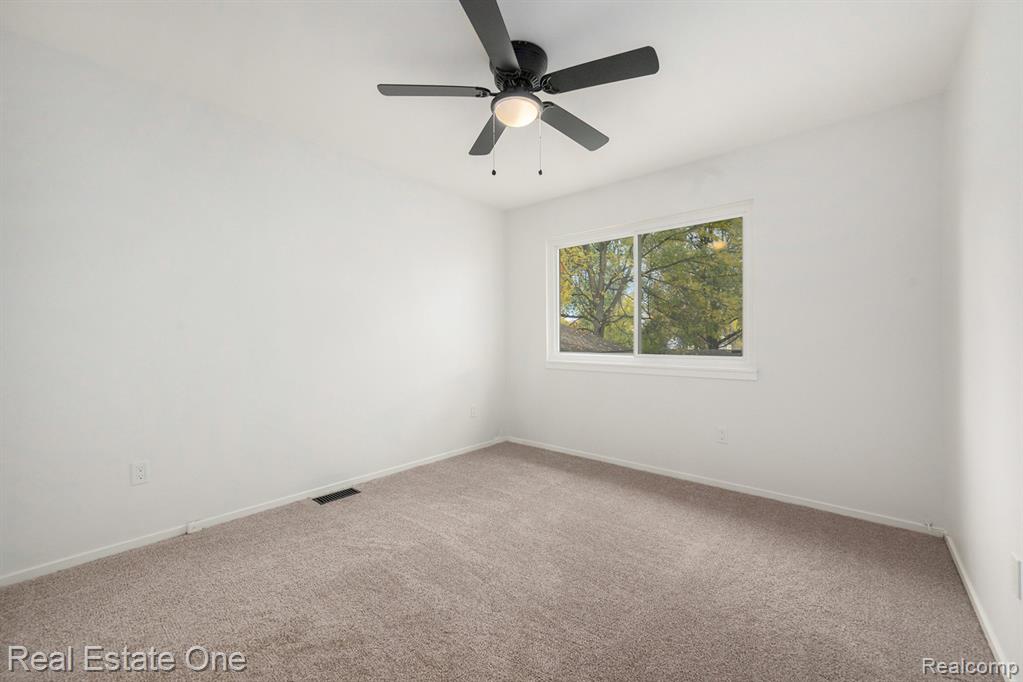 4910 Chipman Drive, Waterford, MI 48327 — Photo 10