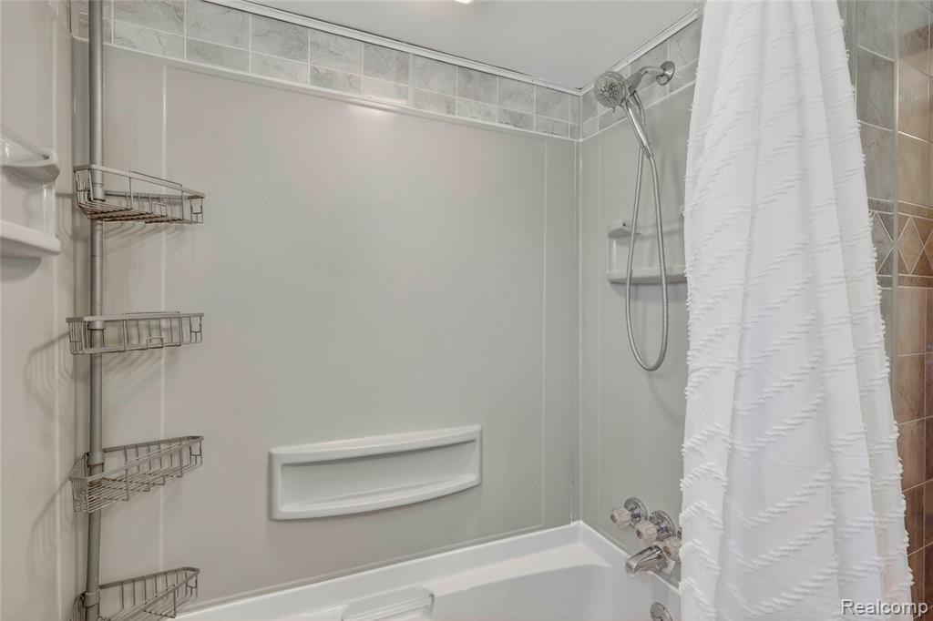 425 N Division Avenue, Holland, MI 49424 — Photo 16