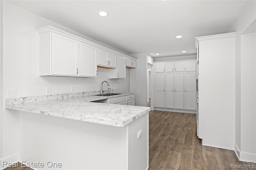 5742 Springwater Lane, West Bloomfield, MI — Photo 12