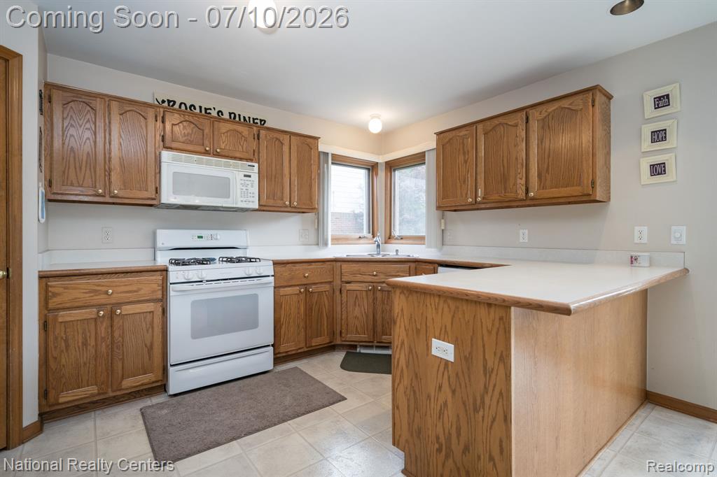 48634 Lafayette Drive, Macomb, MI 48044 — Photo 7