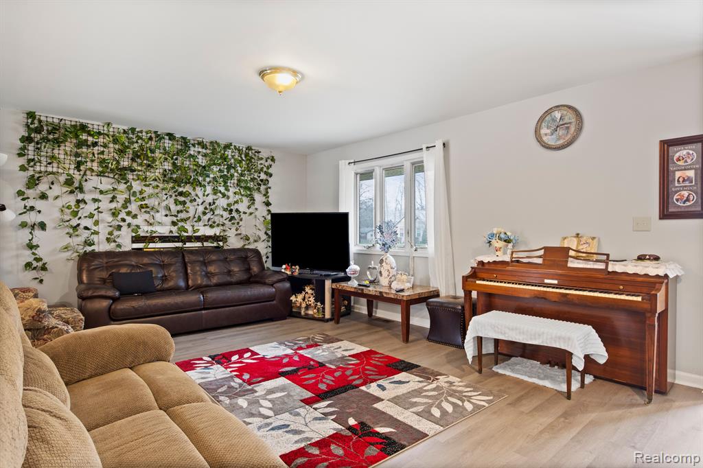 8765 JOANN Drive, Newport, MI 48166 — Photo 4