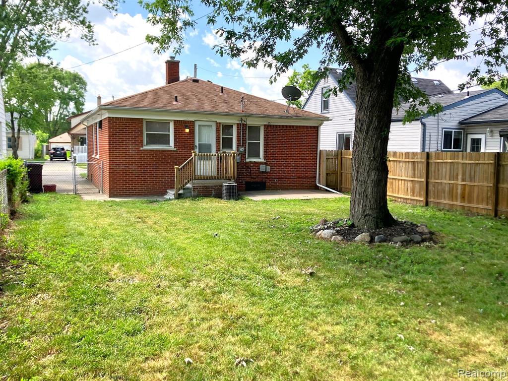8131 THEISEN, Center Line, MI 48015 — Photo 6