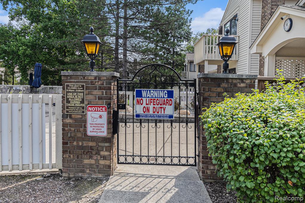 6964 Pebblecreek Woods Drive, West Bloomfield, MI — Photo 26