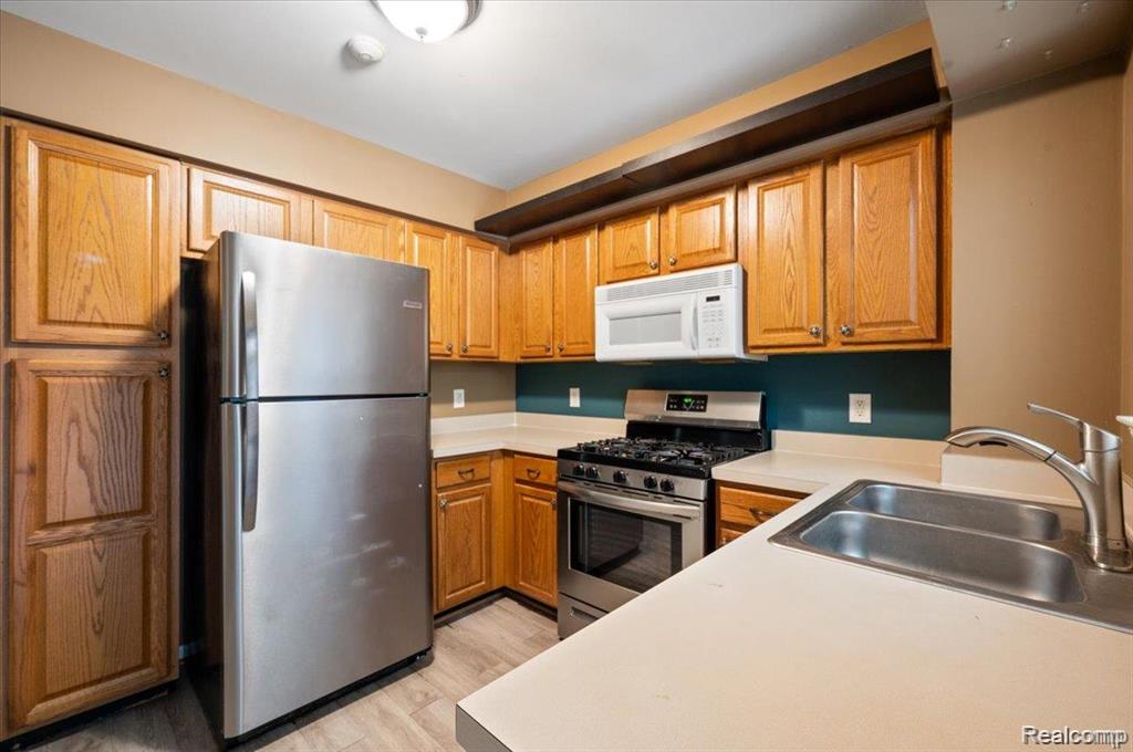 4632 Hunters Circle W, Canton, MI 48188 — Photo 12