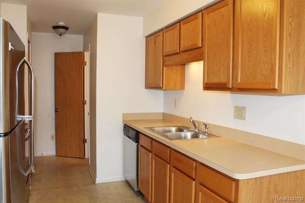 41361 NORTHWIND Drive, 205, Canton, MI 48188 — Photo 5