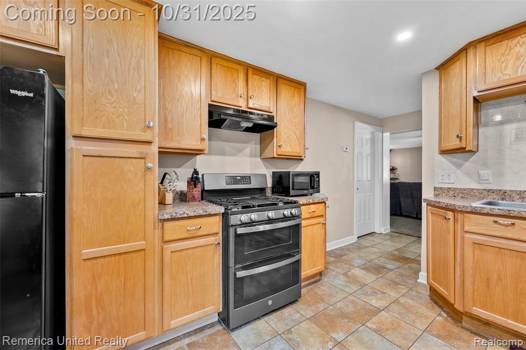 617 Shaw Court, Milford, MI 48380 — Photo 14