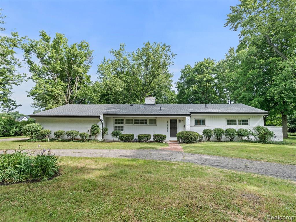 4550 W MAPLE Road, Bloomfield Hills, MI 48301 — Photo 24