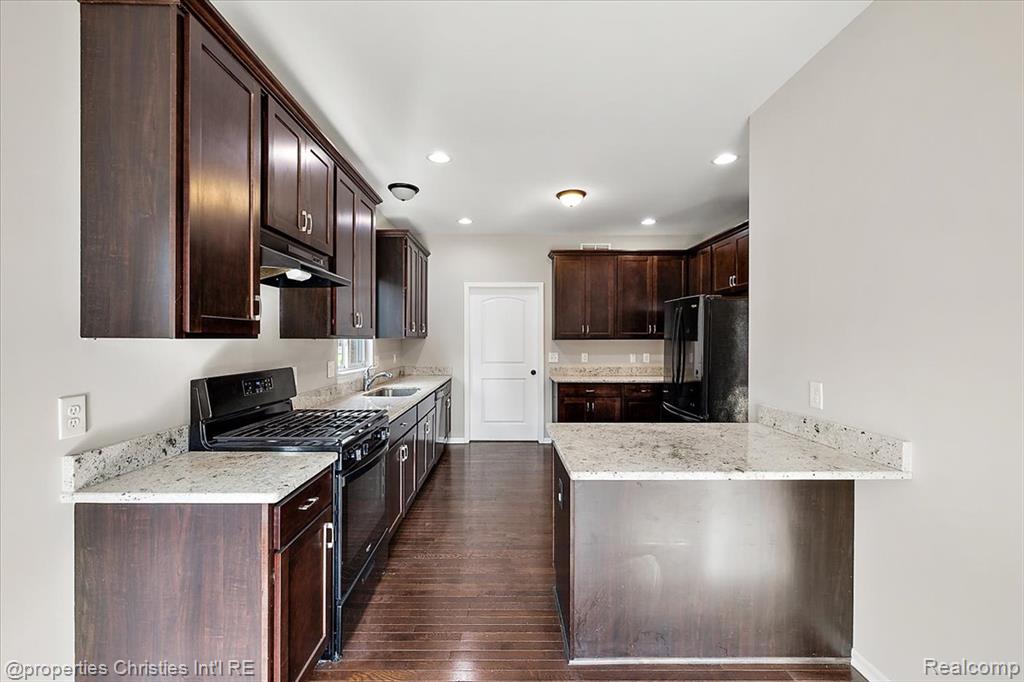 6510 Leigh Hollow Road, West Bloomfield, MI — Photo 11