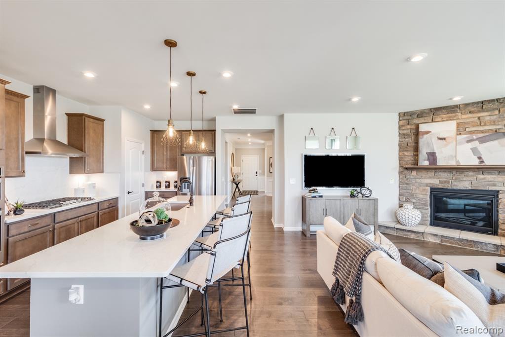 320 Dragonstone Court, Lake Orion, MI — Photo 11
