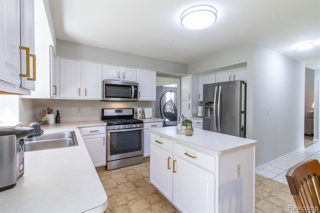 42852 SANDSTONE Drive, Novi, MI 48377 — Photo 12