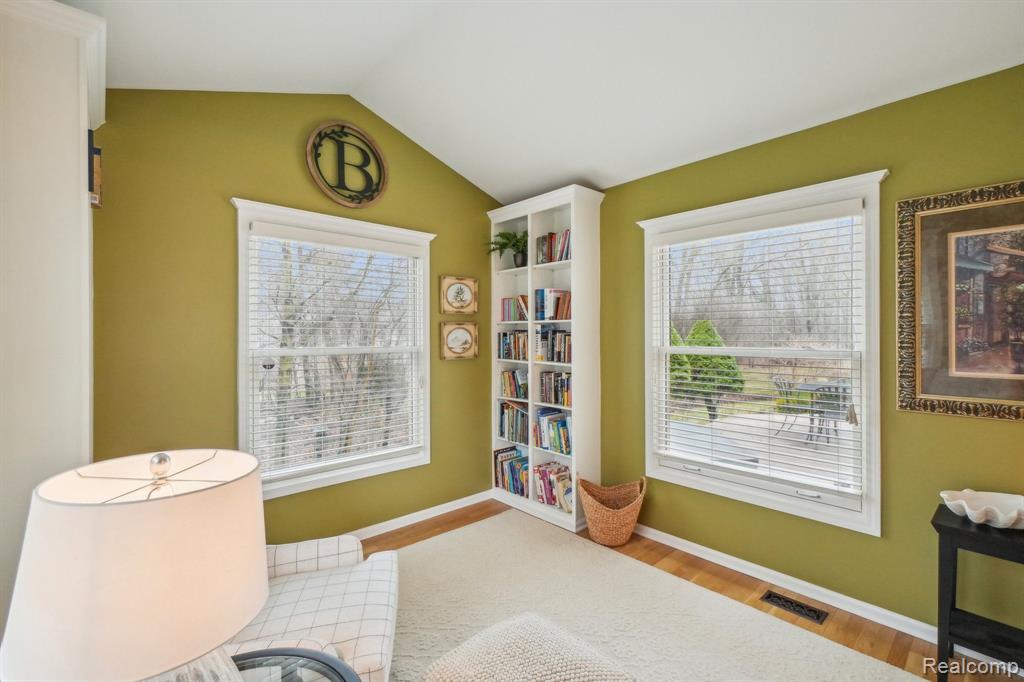 6847 HUBBARD Circle, Clarkston, MI 48348 — Photo 18