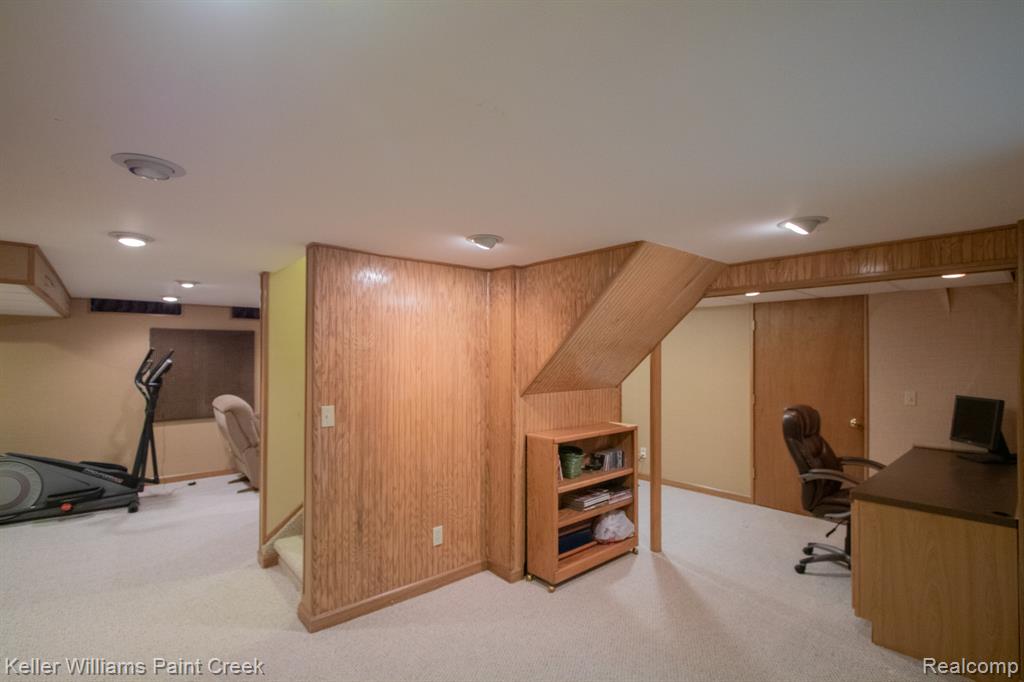 19170 Dawnshire Drive, Brownstown, MI 48193 — Photo 34