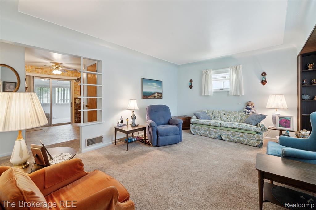 812 E Atherton Road, Flint, MI 48507 — Photo 6