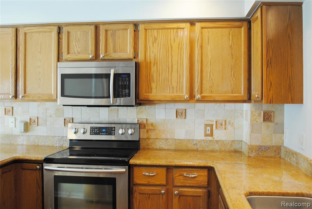 719 Upper Scotsborough Way, Bloomfield Hills, MI 48304 — Photo 8