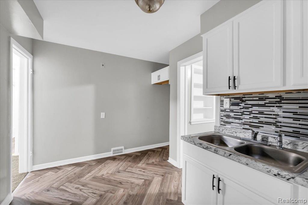 5585 CADIEUX Road, Detroit, MI 48224 — Photo 10