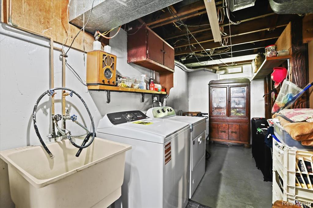 937 E Brickley Avenue, Hazel Park, MI 48030 — Photo 16
