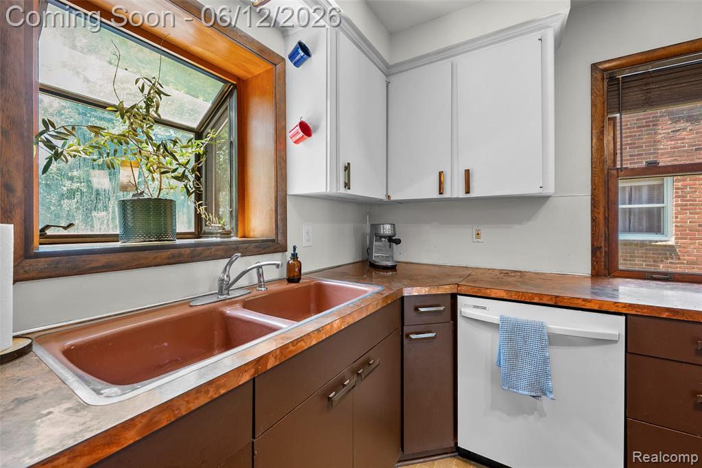 10467 W 11 Mile Road, Huntington Woods, MI — Photo 13
