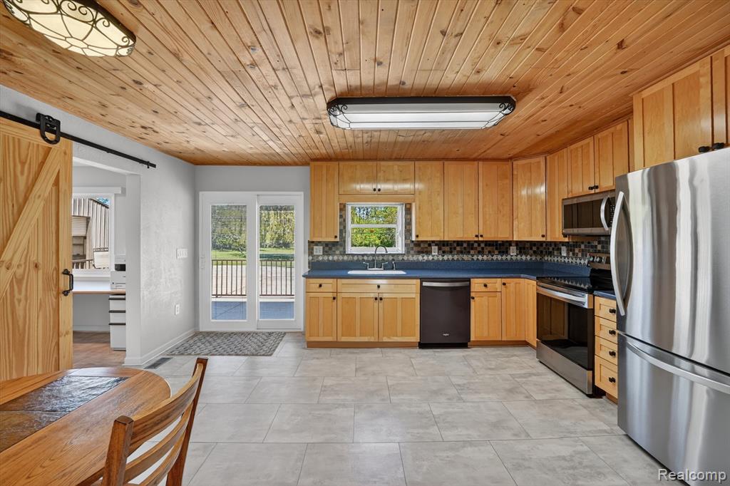 10520 North Dixie, South Rockwood, MI — Photo 9