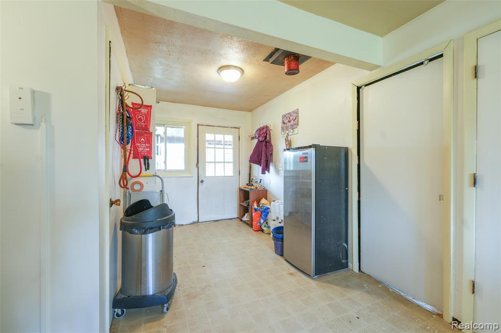 5704 Crandall Road, Howell, MI 48855 — Photo 11