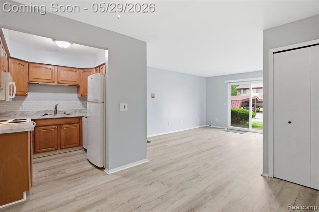 7708 Manor Circle, 103, Westland, MI — Photo 8