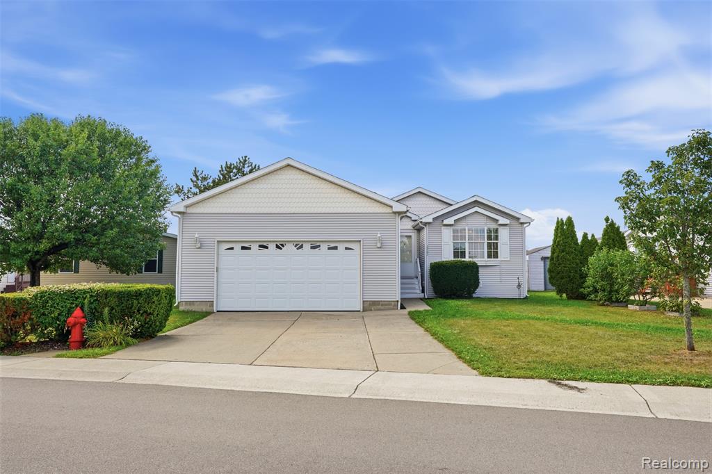 1707 Augusta Drive, Hartland, MI 48353