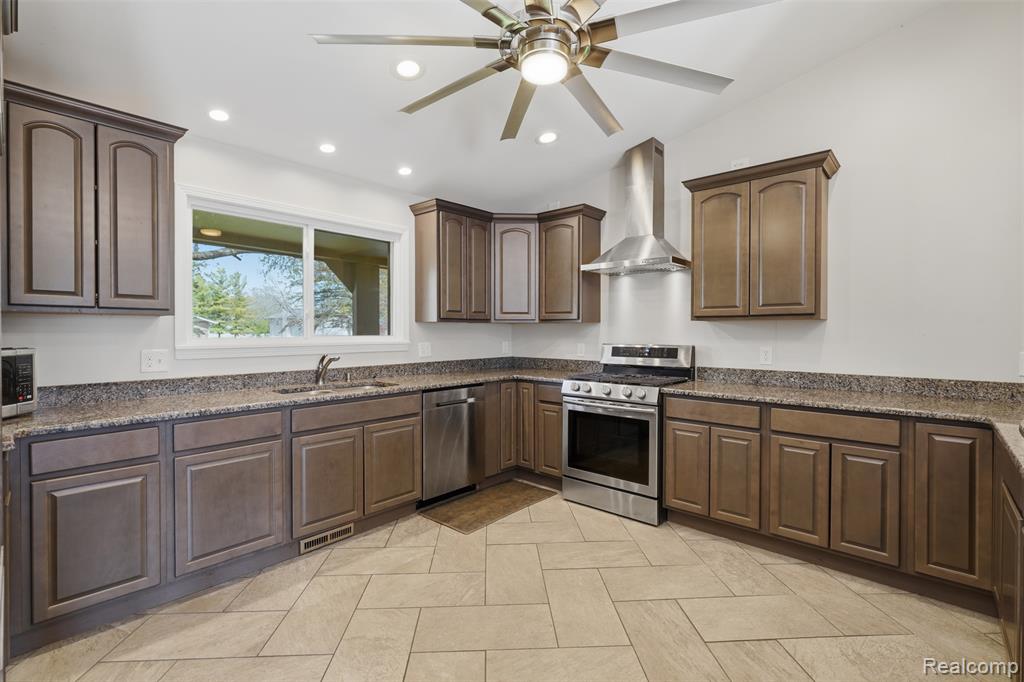 3756 Chevron Drive, Highland, MI 48356 — Photo 6