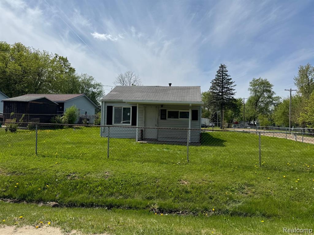 8325 Walter Street, Flint, MI 48458 — Photo 2