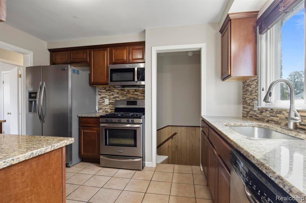 7000 N LAFAYETTE Street, Dearborn Heights, MI 48127 — Photo 11
