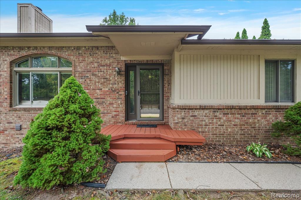 7481 Hickory Hill Drive, 25, West Bloomfield, MI — Photo 3