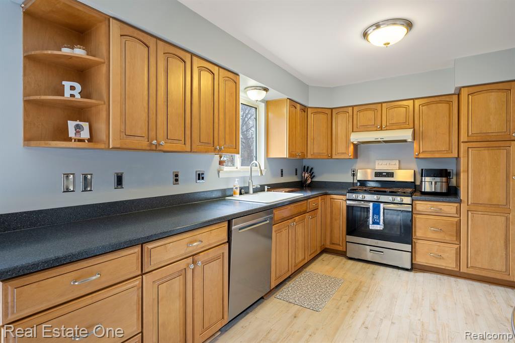 65 S WILLIAMS LAKE Road, Waterford, MI 48327 — Photo 12
