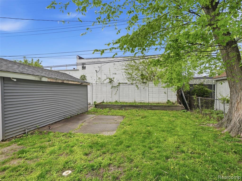 23449 Carlisle Avenue, Hazel Park, MI 48030 — Photo 31